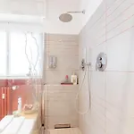 Rosso A Milano, Vicino Allo Ieo アパート *