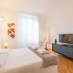 Royal - Centro Brera Apartment *