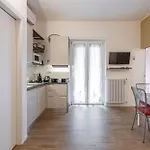 Lucky Flat, Un Momento Di Relax. * ميلان