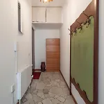 Xenia - Spacious Two-room In The Flower District
