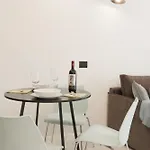Station Modern Flat W/private Parking Milaan