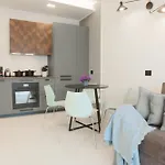 Station Modern Flat W/private Parking Appartement Milaan