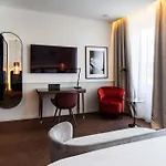 Radisson Collection Hotel, Santa Sofia 5* Milão