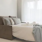 Appartement Station Modern Flat W/private Parking Milaan