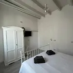Authentic Milan Ringhiera House Near Metro Milaan