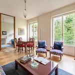 Classy Heritage Home, Center, 7 Guests *