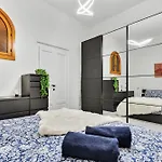 Charming And Large - 4 People - Fiera & Duomo Апартаменты