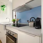 Just Urban - Sunny 2br Flat In The Heart Of - M2 And M4 Metro *