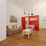 Guesthost - Modern 280m From Arco Della Pace! Apartmán