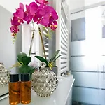 Апартаменты Retreats Duomo Carrobbio Милан