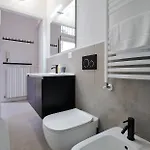 Suity L Pisacane 53 Milano