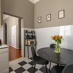 Nerino House, Elegante E Tranquillo A 5 Minuti Dal Duomo Апартаменты