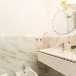 - Alzaia Naviglio Grande アパート