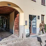 - Alzaia Naviglio Grande * ミラノ