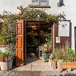 - Alzaia Naviglio Grande アパート *