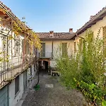 - Alzaia Naviglio Grande アパート