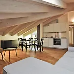 Lägenhet White Attic Terrace By Interhome