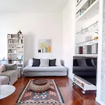 شقة Roomy Flat With Garage - Porta Romana *