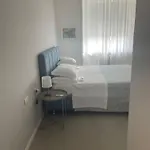 With Free Parking Garage - Con Parcheggio Incluso Nuovo Con 2 Da Letto E Due Bagni - New With 2 Bdrooms 2 Bathrooms- Jellow Subway Metro Gialla Porta Romana 3 Stops To Duomo ميلان