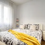 Guesthost - White Flat Bilo Di Design De Angeli アパート ミラノ