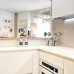 Guesthost - White Flat Bilo Di Design De Angeli