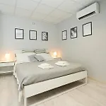Design White Loft - 15 Minutes Walk From Station Apartment *