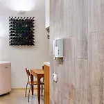Appartement The Wine Cave, Cool & Spacious 2br, Steps From Centrale, Ideal For Large Groups And Families