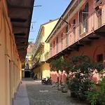 Casera Loft, Historic Courtyard In Navigli Apartment *