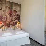 Royal - Duomo Santo Stefano Apartman *