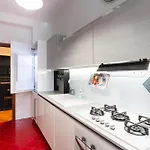 Trendy Corner - Fashion District Apartment *