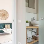 アパート Stylish Studio, Skyline View, Modern Amenities ミラノ