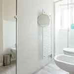 アパート Stylish Studio, Skyline View, Modern Amenities ミラノ