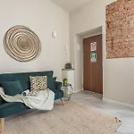 アパート Stylish Studio, Skyline View, Modern Amenities ミラノ