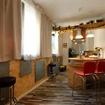 Argento, Bright Flat In The Center, 7 Guests, Parking & Wifi, Near To 3 Tram Lines And The Metro - Well Connected To Airports And To The Train Station Milan