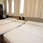 Apartment Argento, Bright Flat In The Center, 7 Guests, Parking & Wifi, Near To 3 Tram Lines And The Metro - Well Connected To Airports And To The Train Station