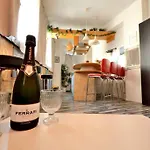 Argento, Bright Flat In The Center, 7 Guests, Parking & Wifi, Near To 3 Tram Lines And The Metro - Well Connected To Airports And To The Train Station * Milan