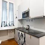Design E Stile, Rifugio Alighieri A Centro *