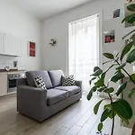 Cinema Station - 10 Mins Citycenter Apartment