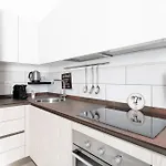 Apartment Cinema Station - 10 Mins Citycenter Milan
