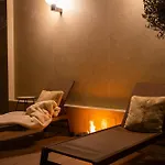 Modigliani Terrace Jacuzzi Golden House *