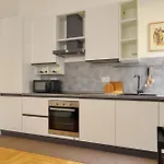 Just Urban - Bright New 2br In Center - M2 And M4 شقة ميلان