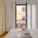 Just Urban - Bright New 2br In Center - M2 And M4 شقة ميلان