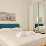 Just Urban - Bright New 2br In Center - M2 And M4 * ميلان