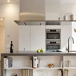 Manzoni 44 *