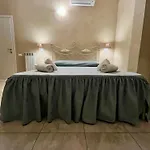 Отель Boutique Calais - Washington Милан