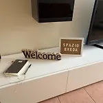 Spazio Breda - Free Parking, Private Garage, Metro M1, Balcony, 4 Guests 밀라노