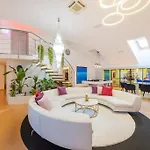 Piscina Interna Privata E A Appartamento