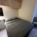 Stylish Courtyard Loft Citylife Hébergement de vacances *