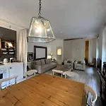 Stylish Courtyard Loft Citylife Hébergement de vacances *