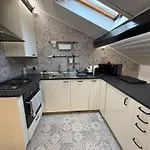 Sunny 2br Penthouse Near Hébergement de vacances